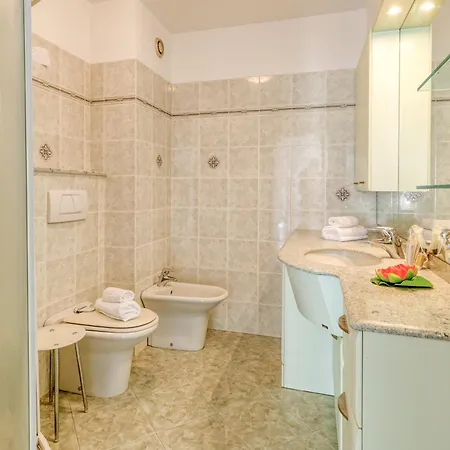 Port & Pool Hideaway - Happy * Menton