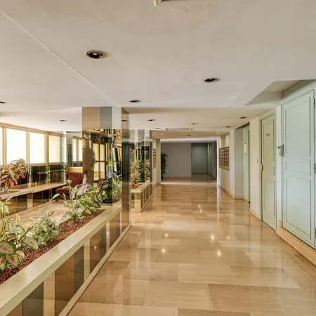 Port & Pool Hideaway - Happy