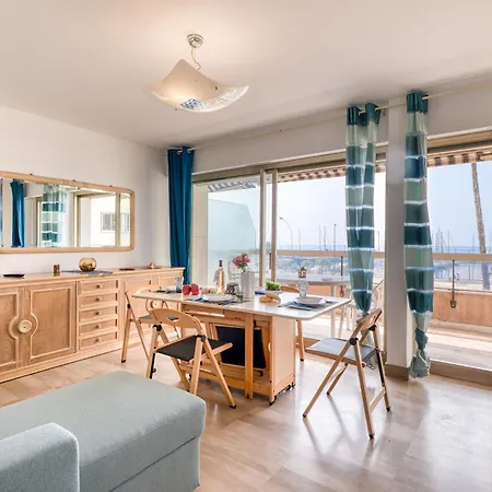 Port & Pool Hideaway - Happy *