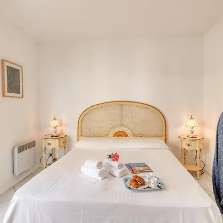 Apartment Port & Pool Hideaway - Happy