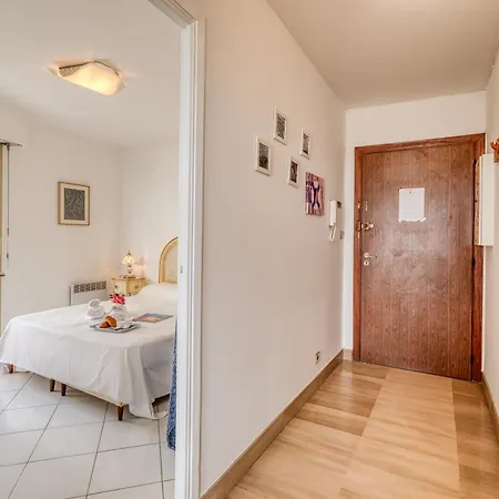 Port & Pool Hideaway - Happy Apartment *