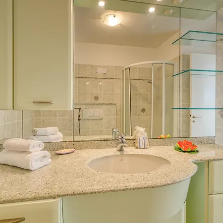 Port & Pool Hideaway - Happy Menton