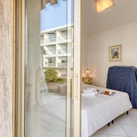 Port & Pool Hideaway - Happy Apartment *