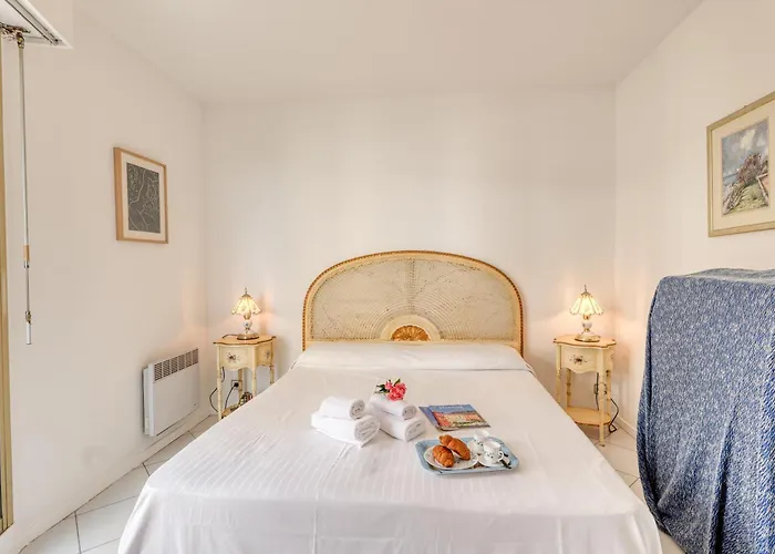 Apartament Port & Pool Hideaway - Happy