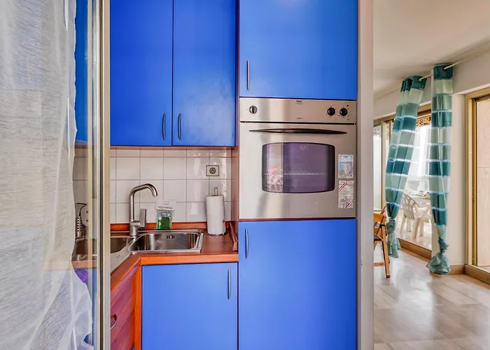 Port & Pool Hideaway - Happy Apartament