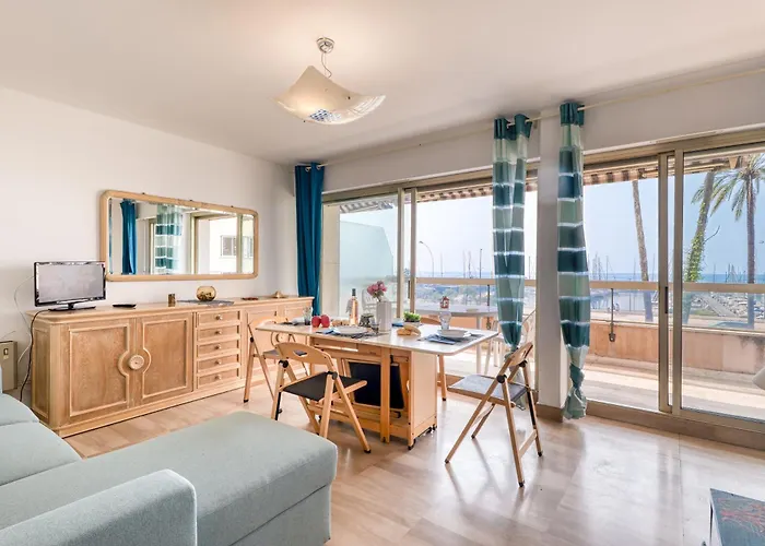 Port & Pool Hideaway - Happy *