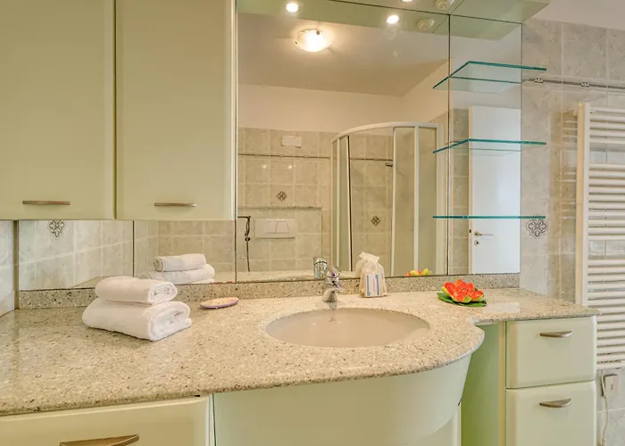 Port & Pool Hideaway - Happy 멍똥