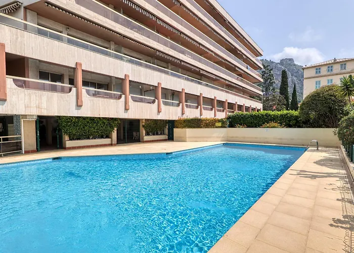 Port & Pool Hideaway - Happy