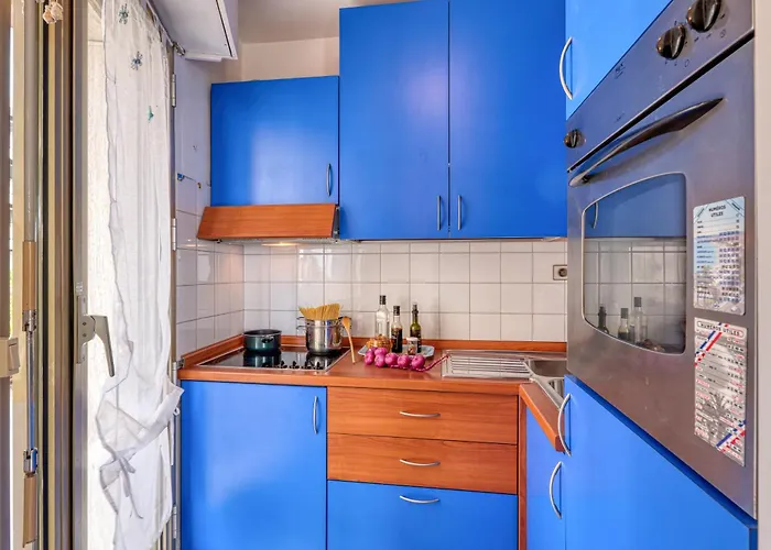 Port & Pool Hideaway - Happy Apartament