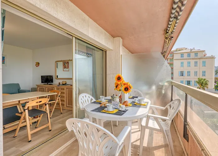 Apartament Port & Pool Hideaway - Happy